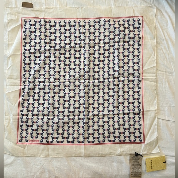 GUCCI WHALE SCARF NWT - Picture 3 of 4